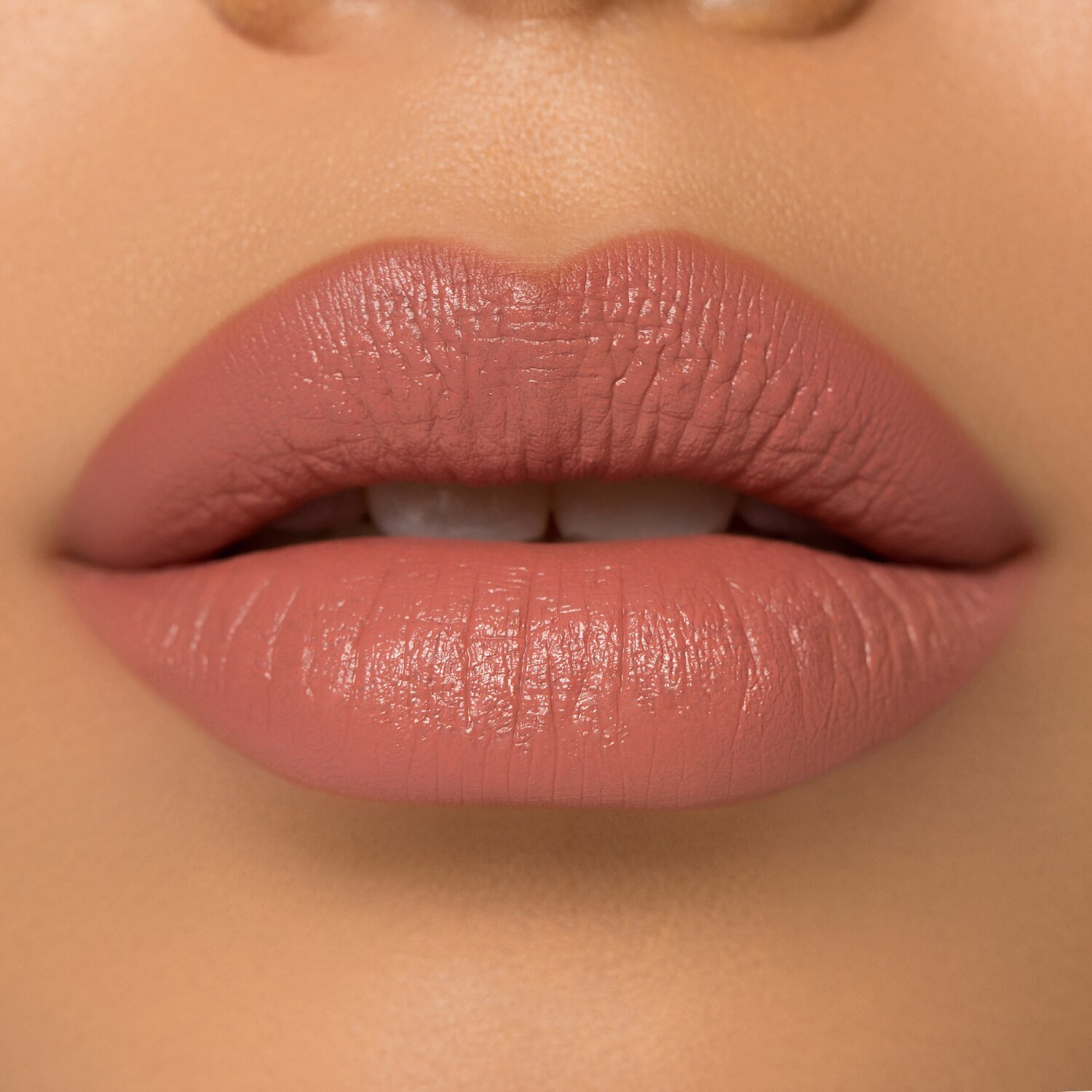 I NEED A NUDE LIPSTICK- (PERFILADOR DE LABIOS)